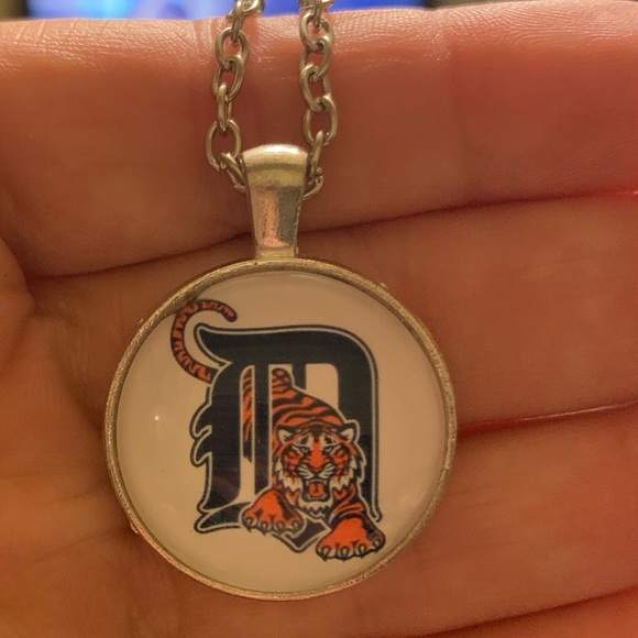 Detroit tigers necklace - Picture 1 of 5